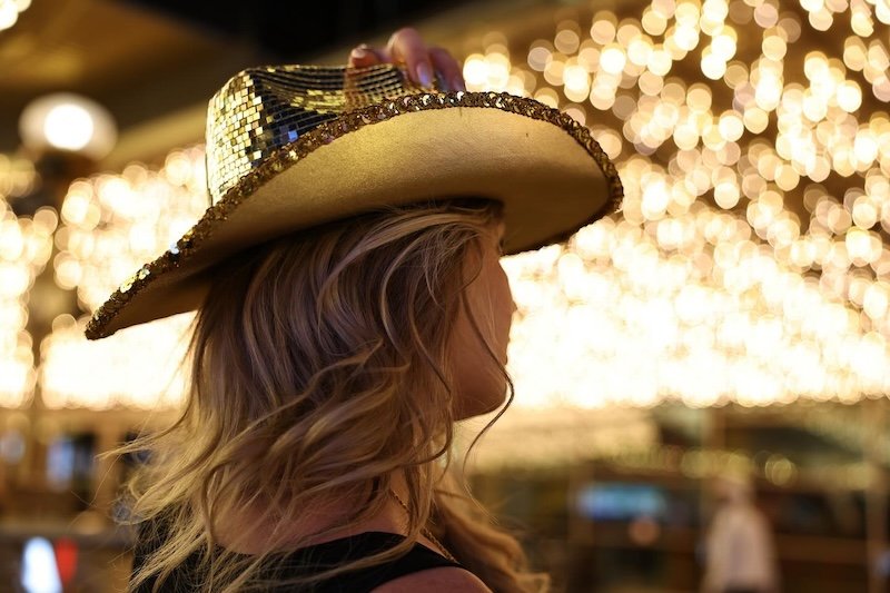 Max Rae “Dripping In Gold” press photo #2