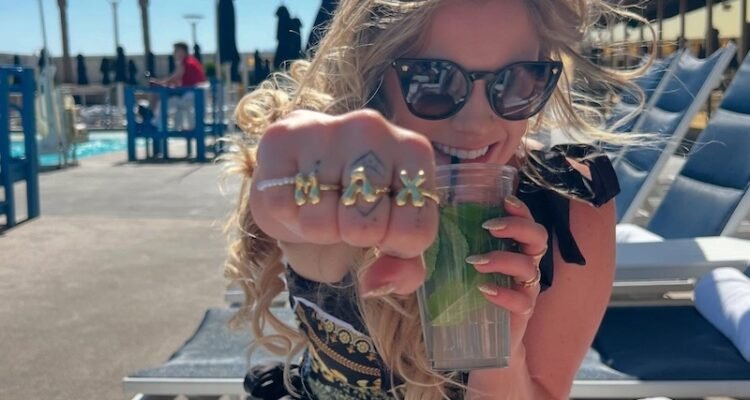 Max Rae “Dripping In Gold” press photo