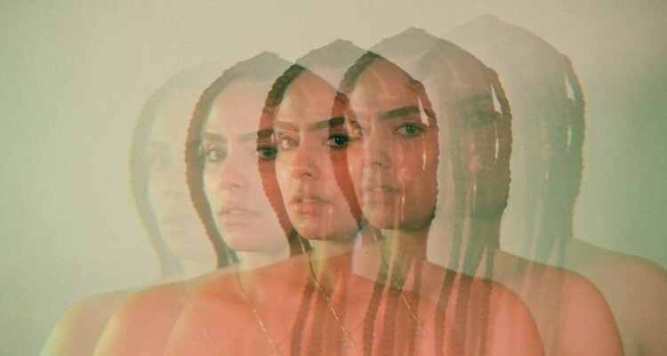 Mona Luna press photo