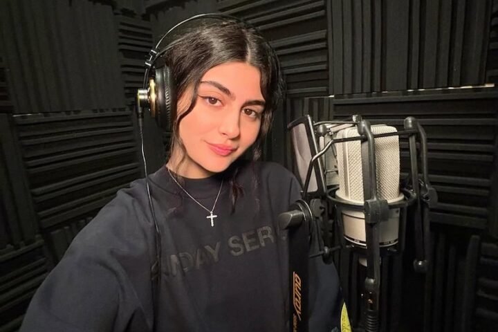 Gabby Poli studio photo