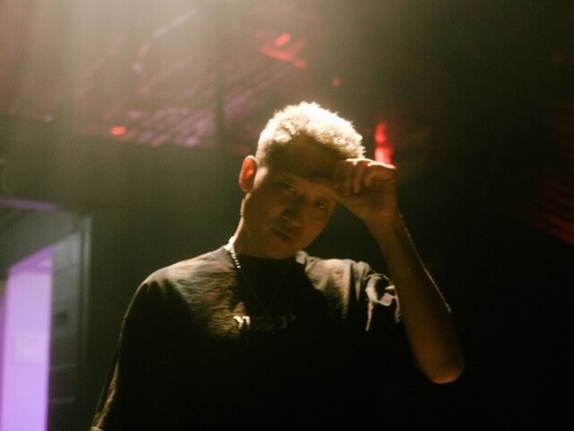 Yetep “Champagne” press photo