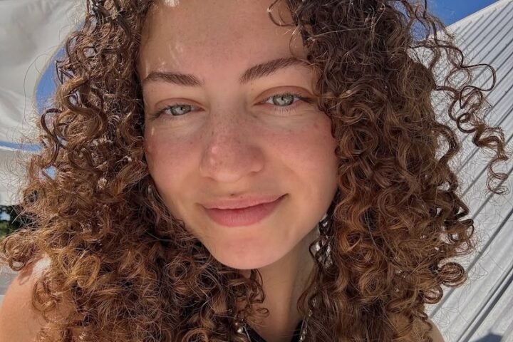 Avery Raquel press photo outside