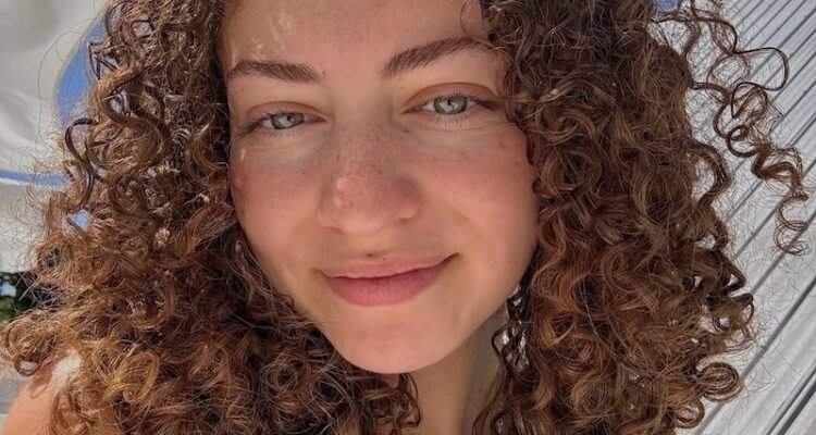 Avery Raquel press photo outside