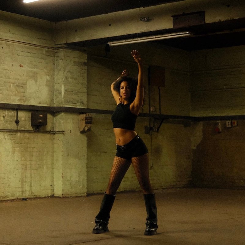 Natalie Lindi press photo #1