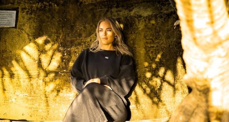 SHIRA never had you press photo