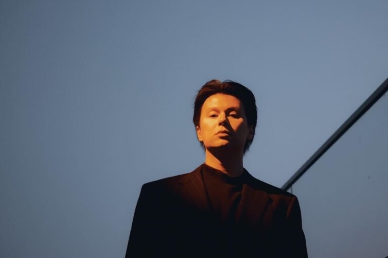 Julius Black press photo by @malesngeditjaranghunting