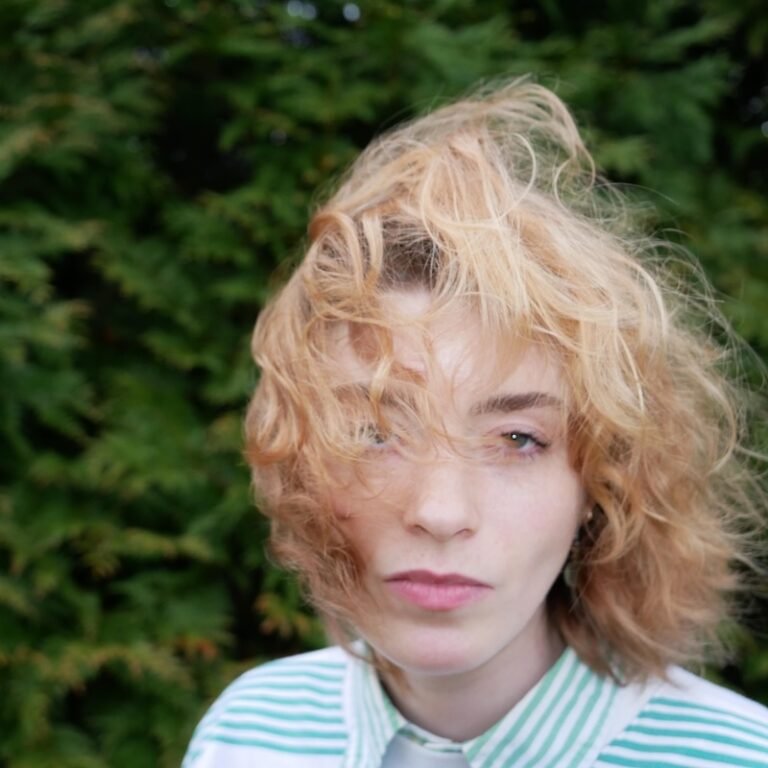 Velvet Kove Down Bad press photo