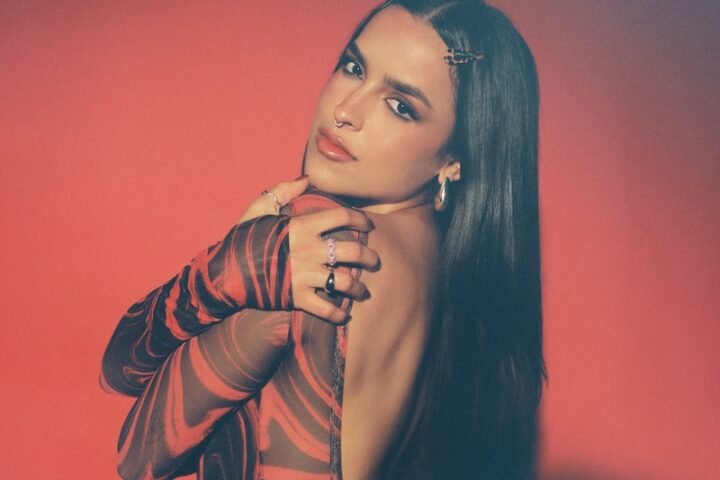 GALE - "Me Tiene" press photo