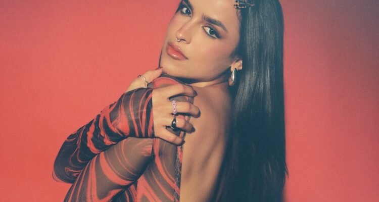 GALE - "Me Tiene" press photo