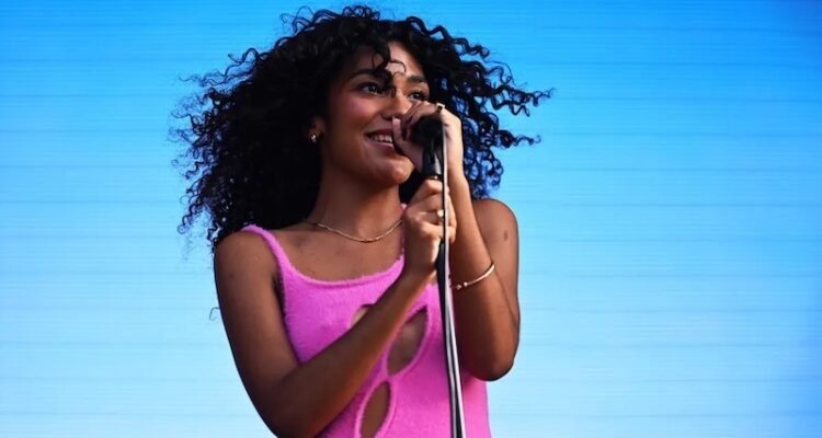 Olivia Dean performance photo