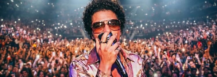 Bruno Mars Is Built for the Stage photo